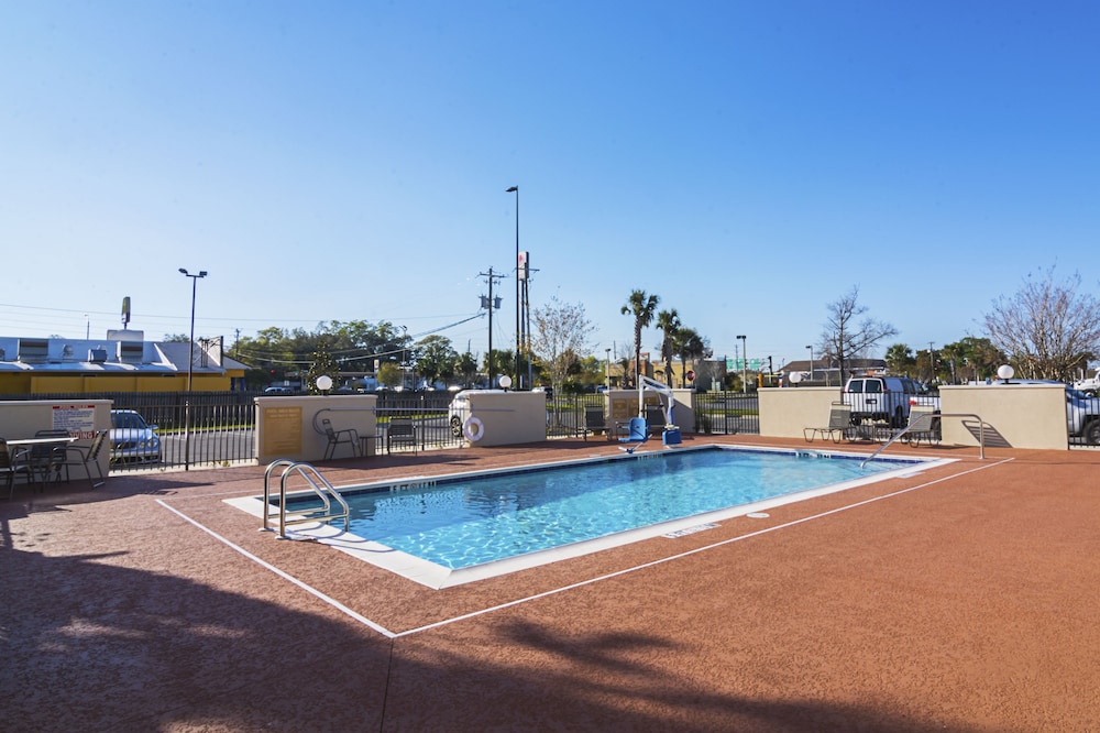 Candlewood Suites Pensacola University Area 27/58