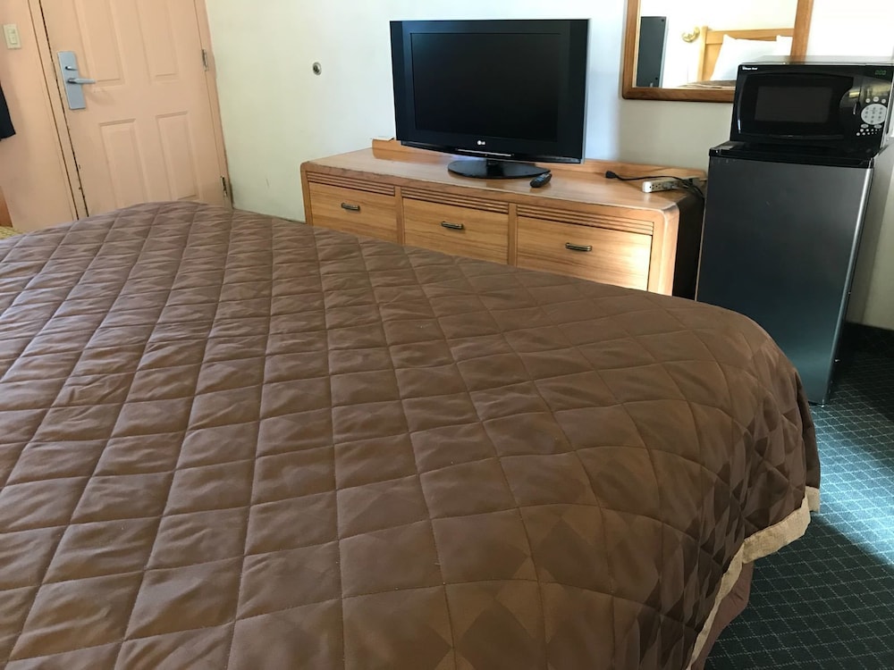 ECONOMY INN BARSTOW 35/57