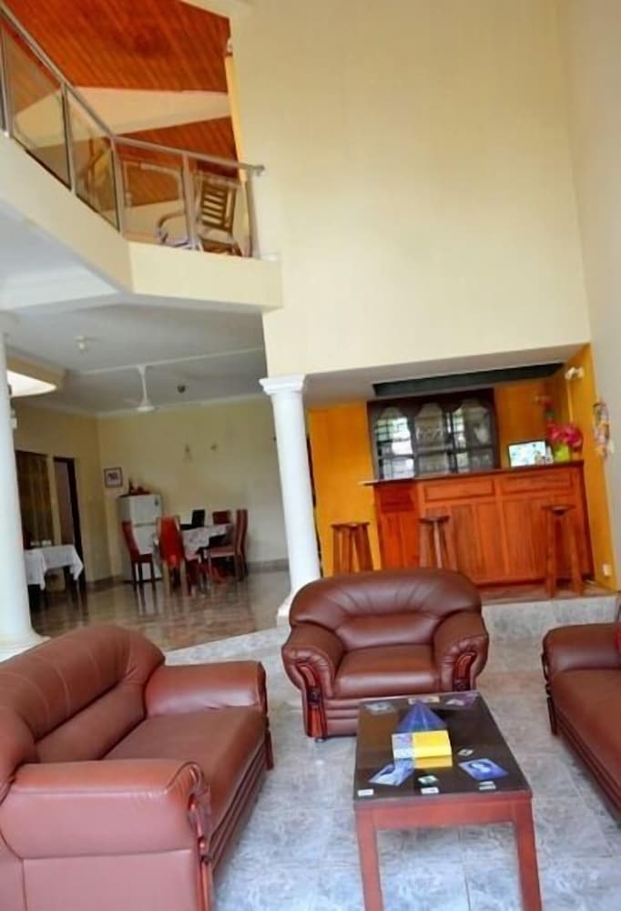 Sugandi Inn 21/40
