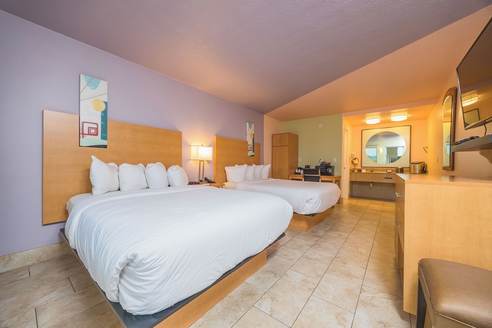 TRADITIONAL, 2 QUEEN BEDS, ACCESSIBLE