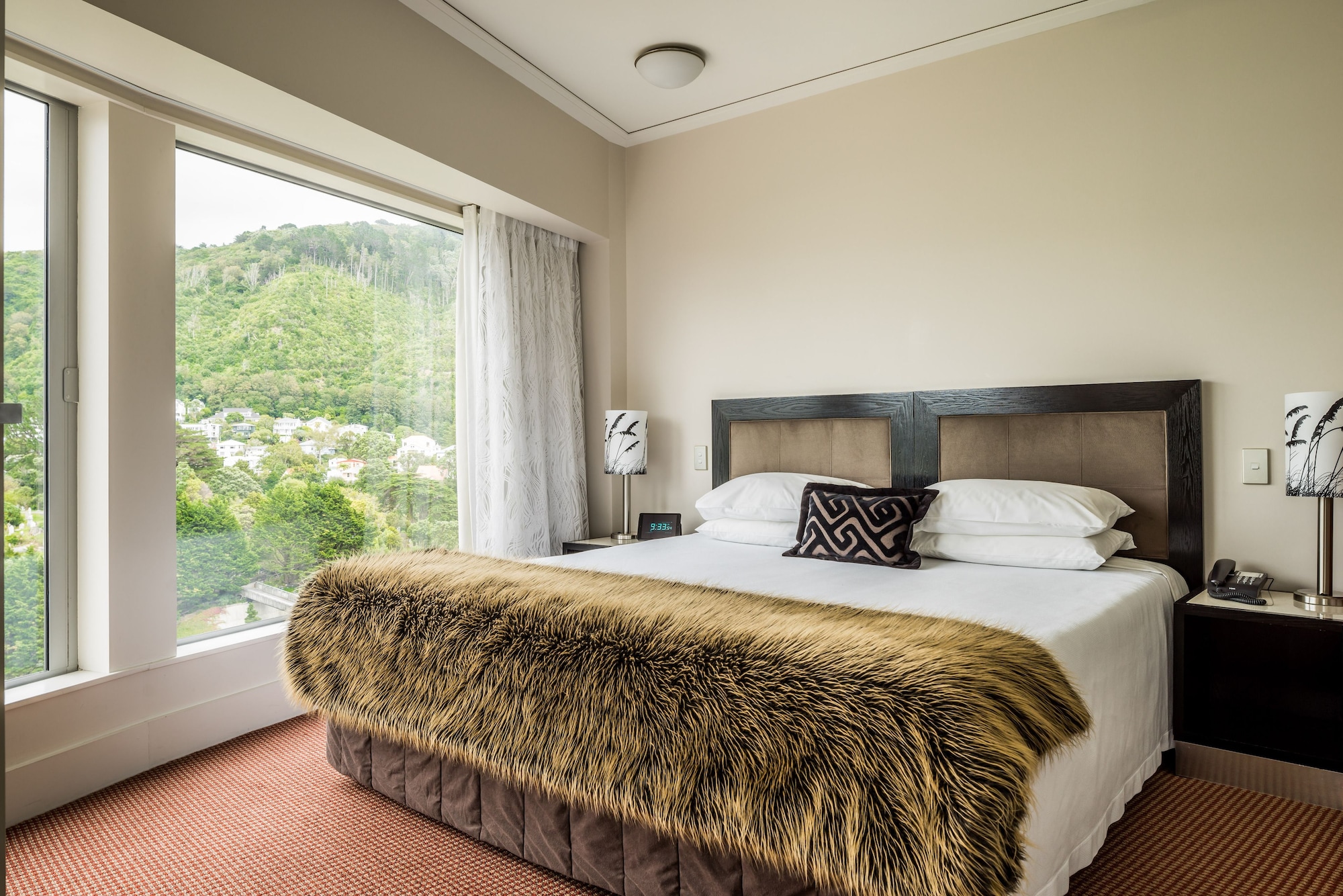 2 BEDROOMS, SUITE