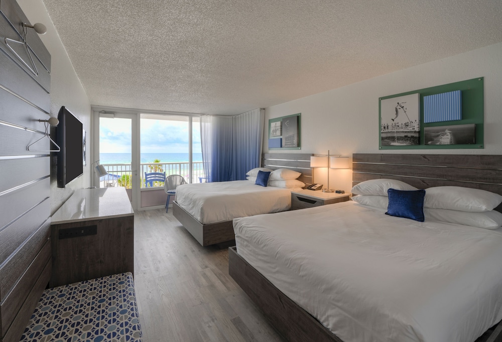 room, 2 queen beds, gulf view