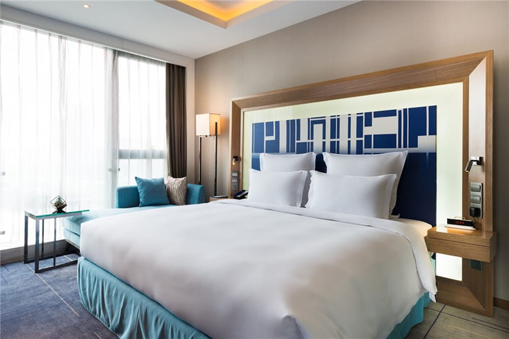 Novotel Ningbo East 18/76