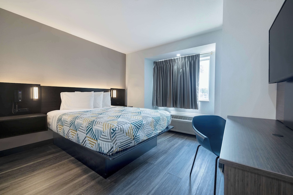 DELUXE, QUEEN BED, ACCESSIBLE