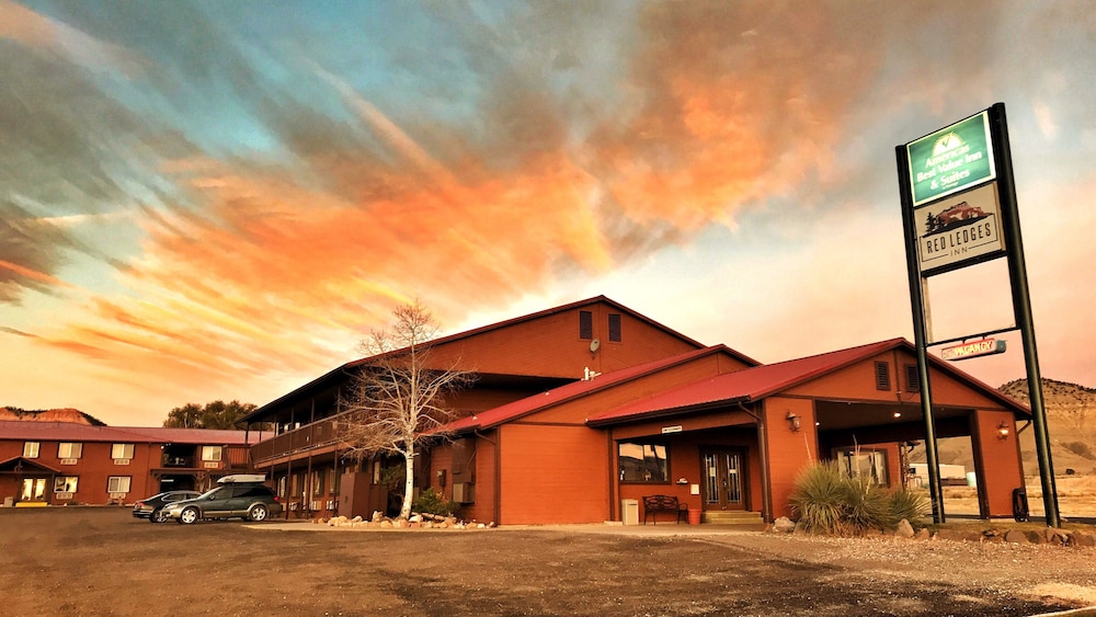 Red Ledges Inn 6/50