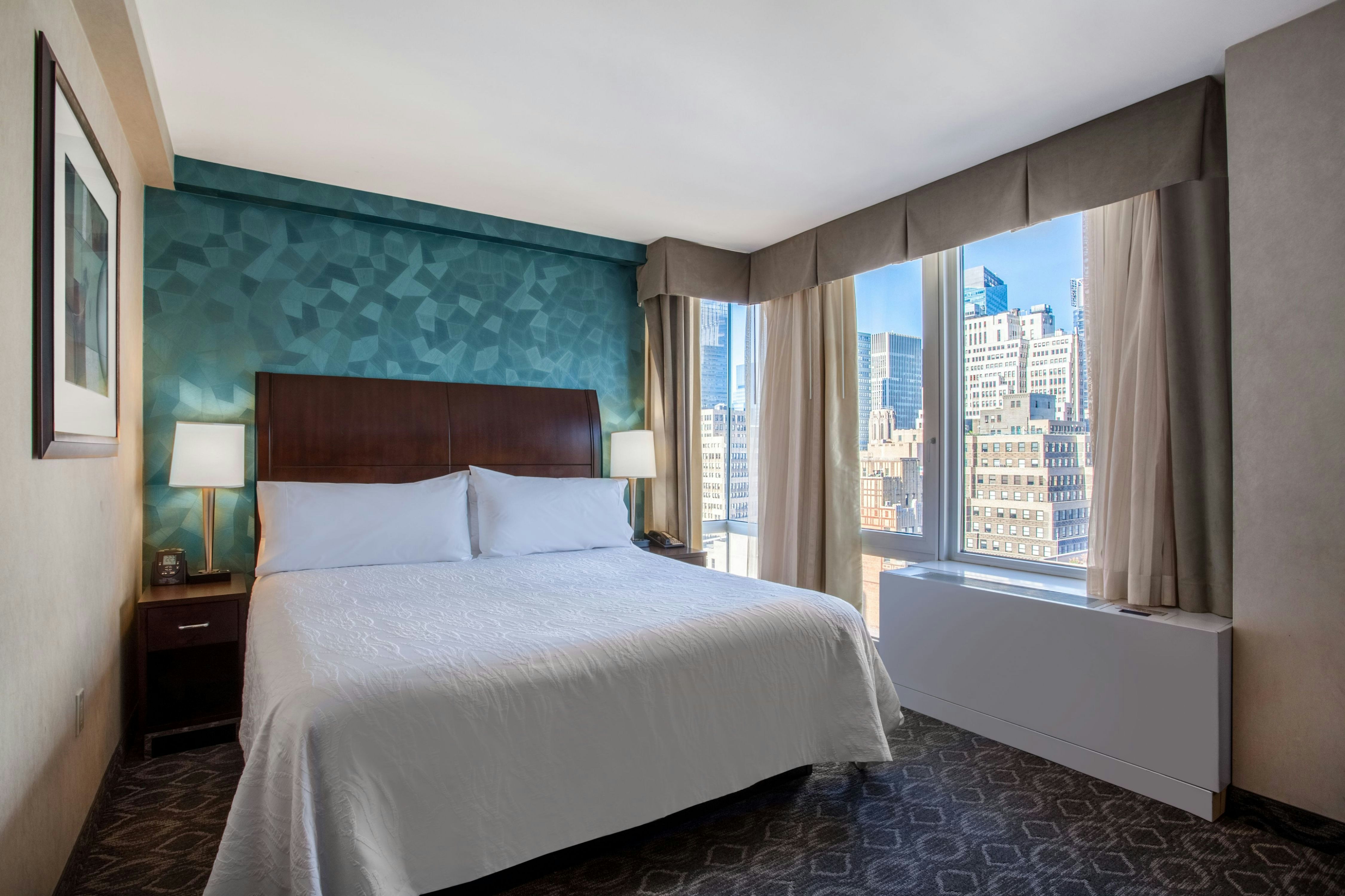 ROOM, KING BED