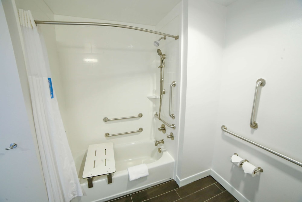 Hampton Inn Suites Forest City Nc 15/43