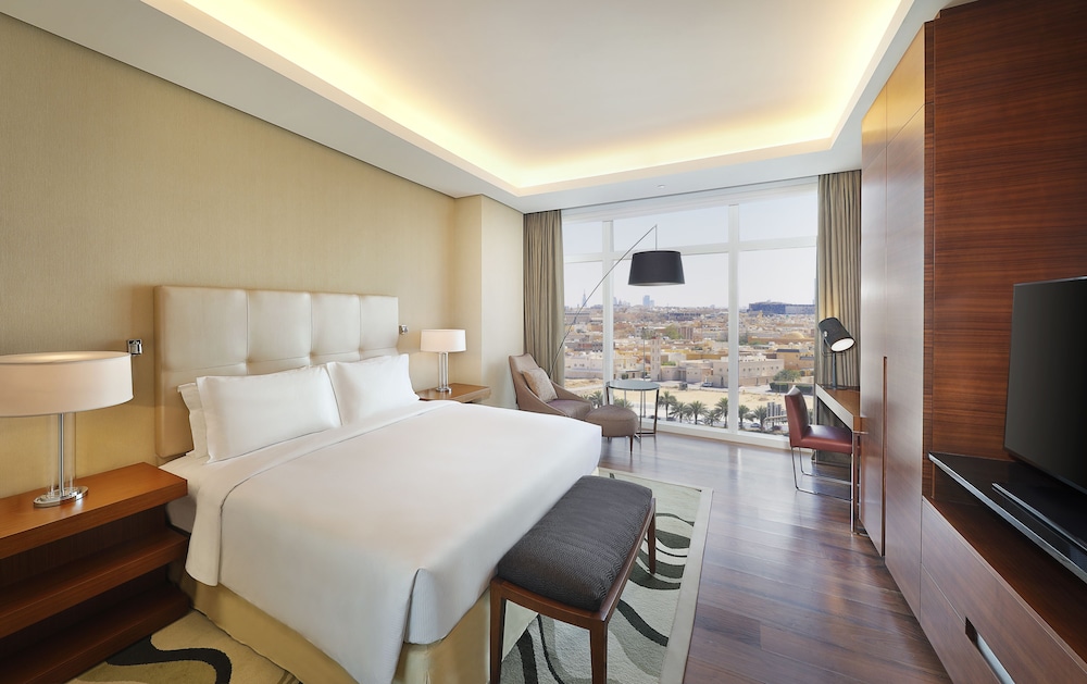 فندق هيلتون الرياض والشقق الفندقيه(Hilton Riyadh Hotel & Residences) 51/82