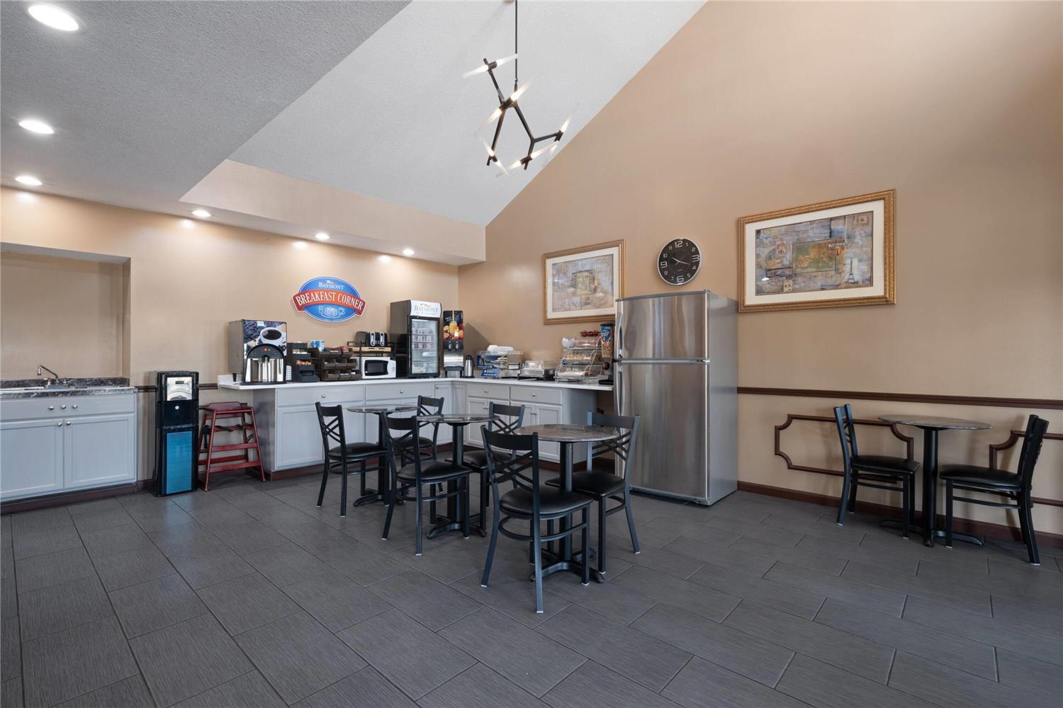 Baymont by Wyndham Commerce GA Near Tanger Outlets Mall 16/17