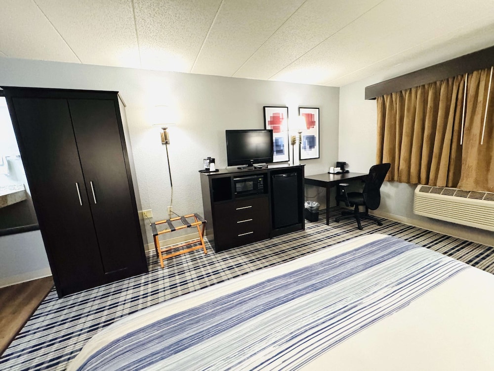 AmericInn by Wyndham Ames 31/49