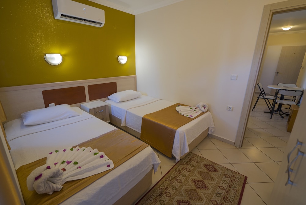 Arya Hotel 19/68