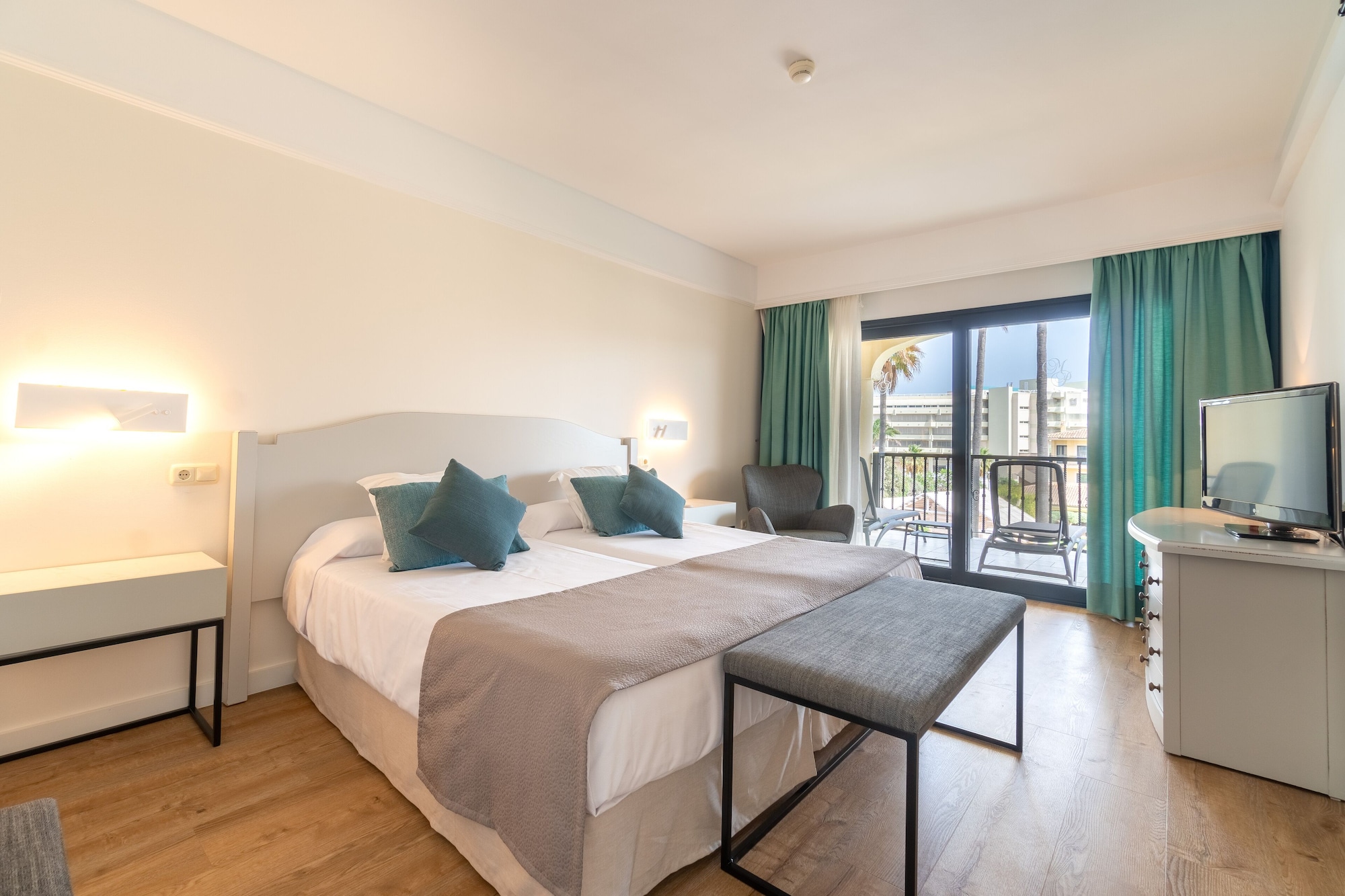 SUITE, POOL VIEW, TERRACE