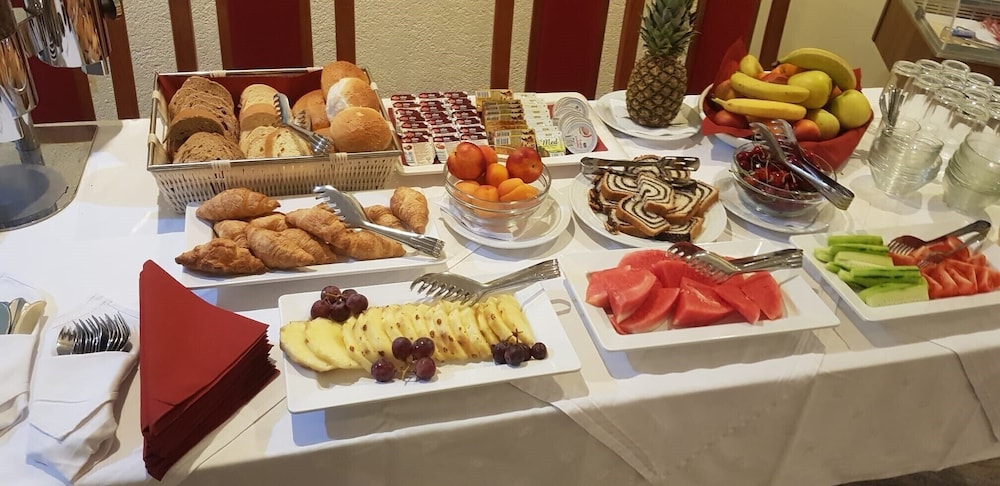Hotel Monika 55/73
