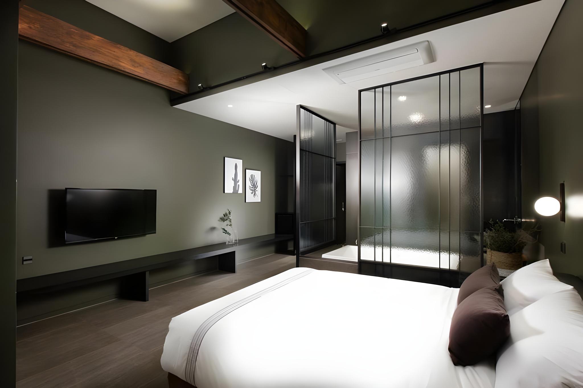 ROOM ASSIGNED ON ARRIVAL