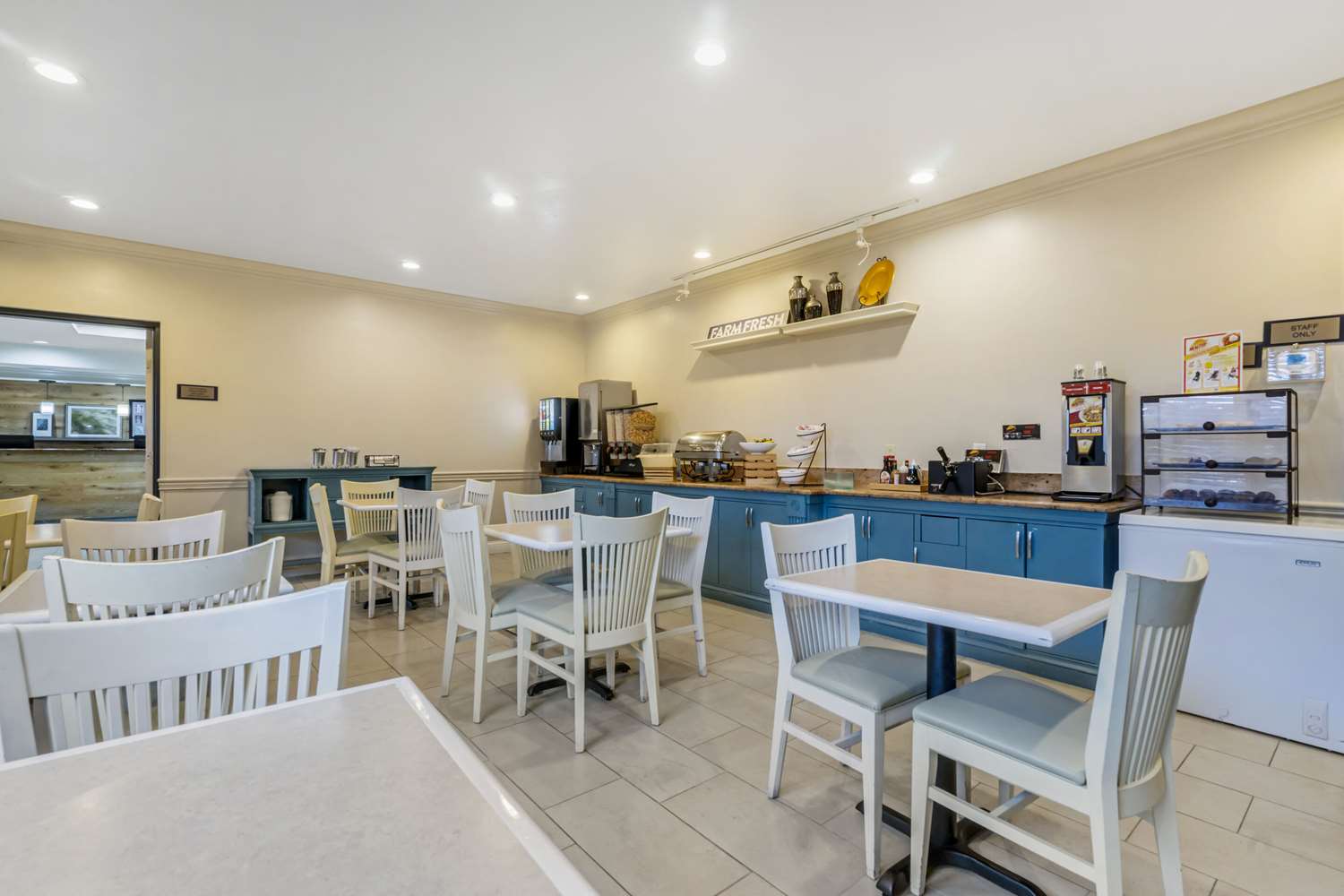Country Inn and Suites by Radisson Tampa Airport North FL 38/48