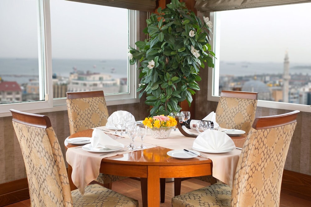 Oran Hotel 52/62