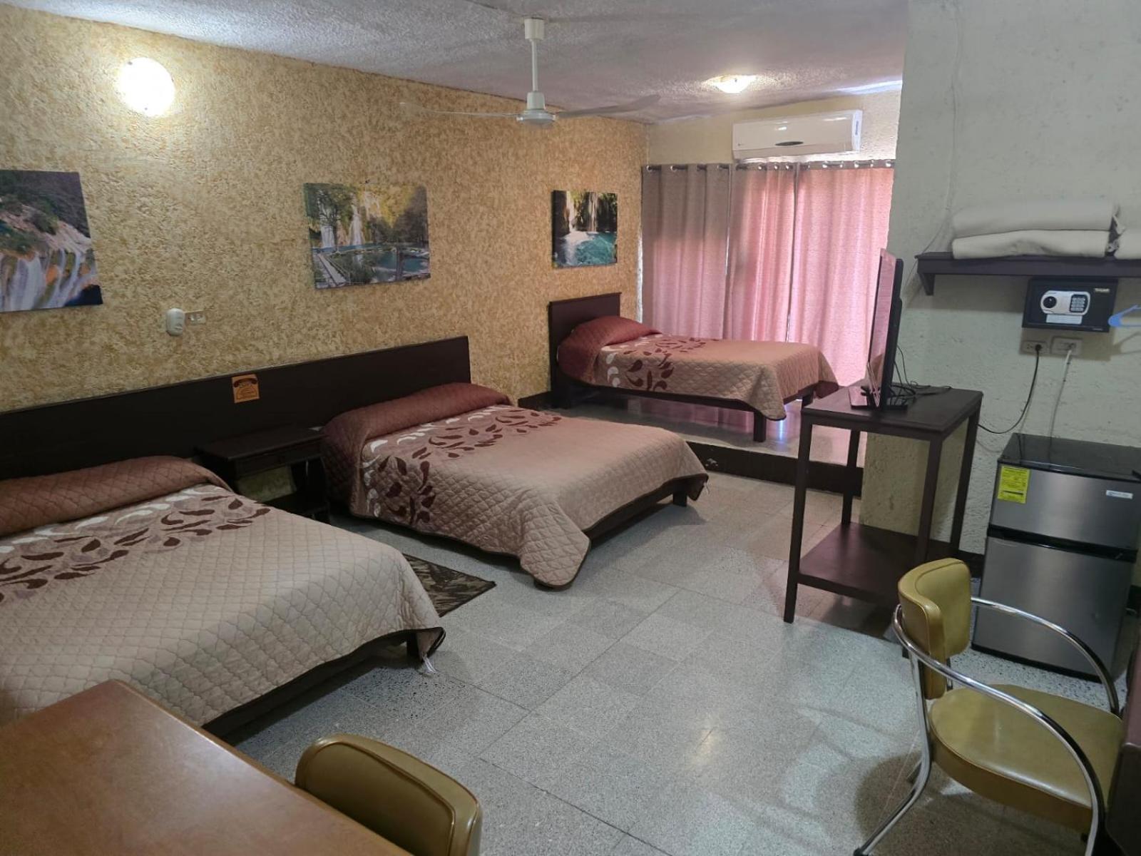 Hotel Riviera 12/66