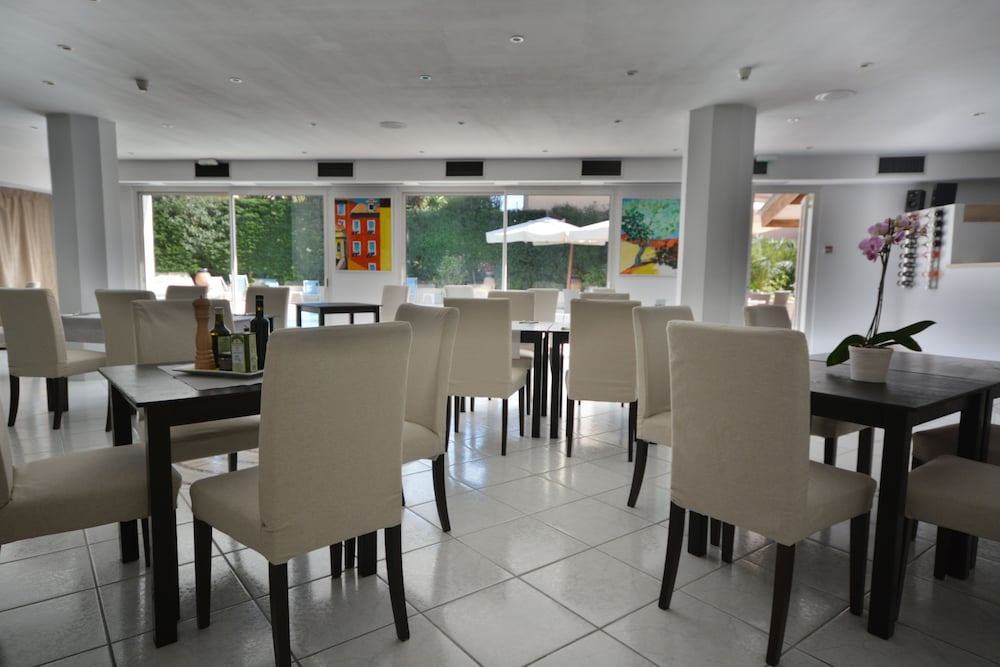 HOTEL DE LA MER 31/50