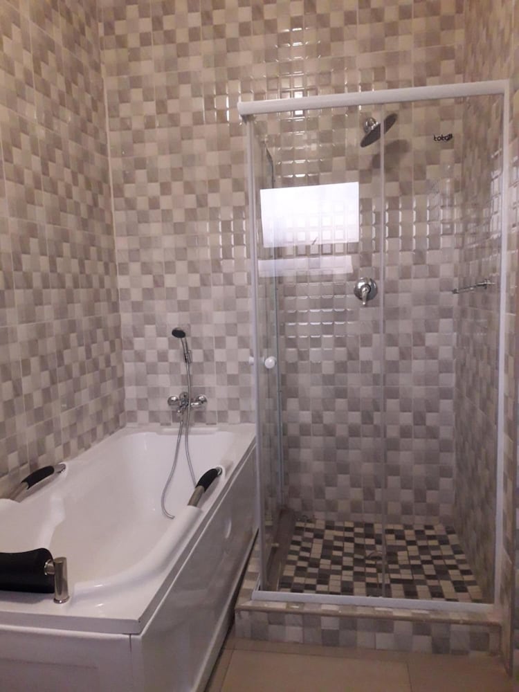 Vakhusi Bed and Breakfast 44/47