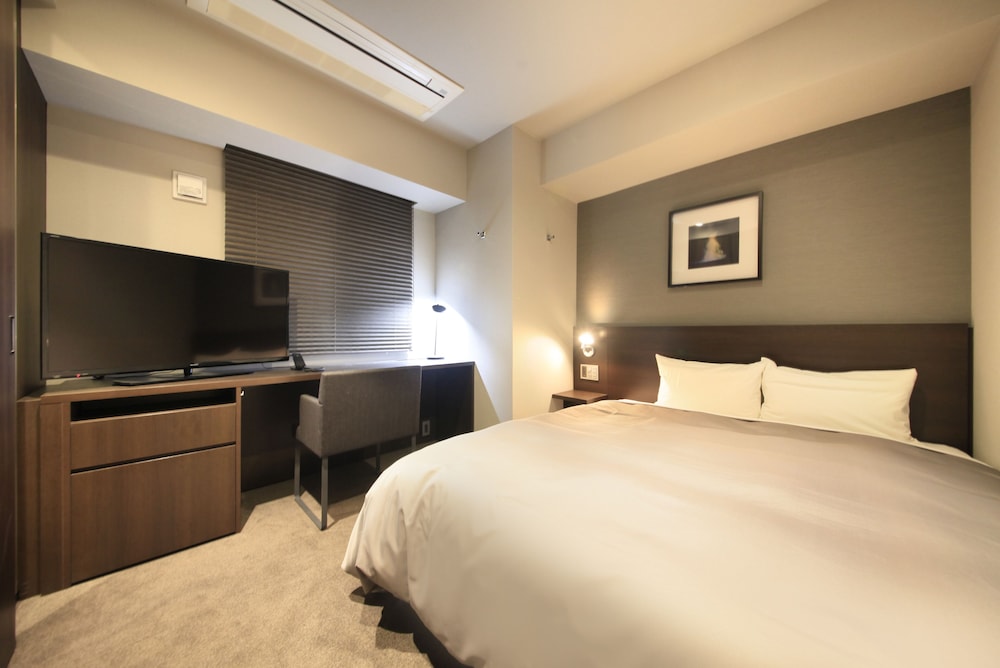 ROOM, QUEEN BED