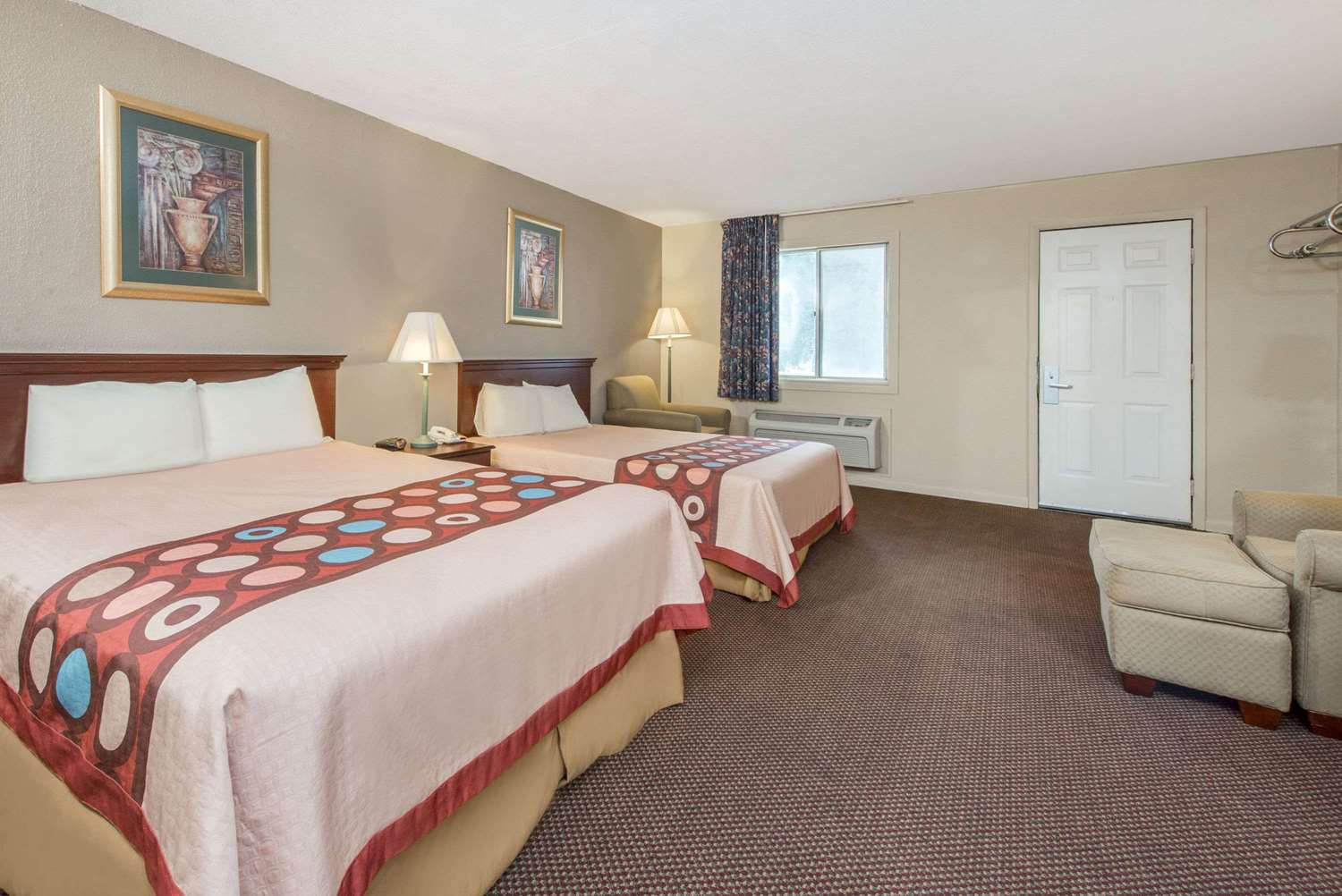 Super 8 By Wyndham Centerville-Richmond 14/21
