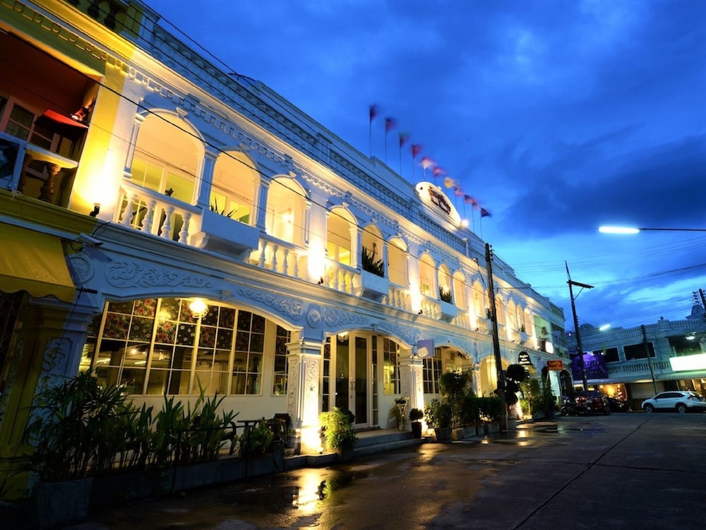 Baan Phuanda Phuket 8/79