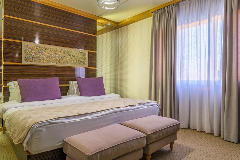 Lahoya Suites 9/50