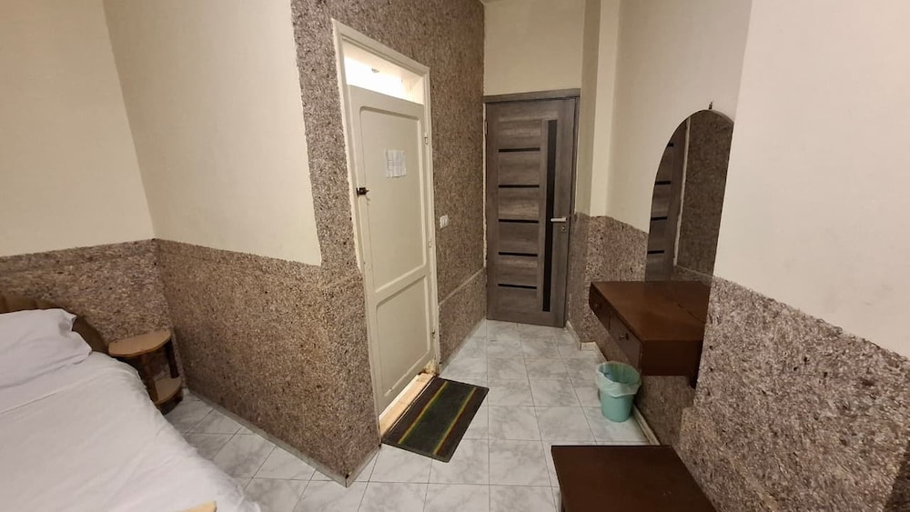 Canary Hotel 24/50