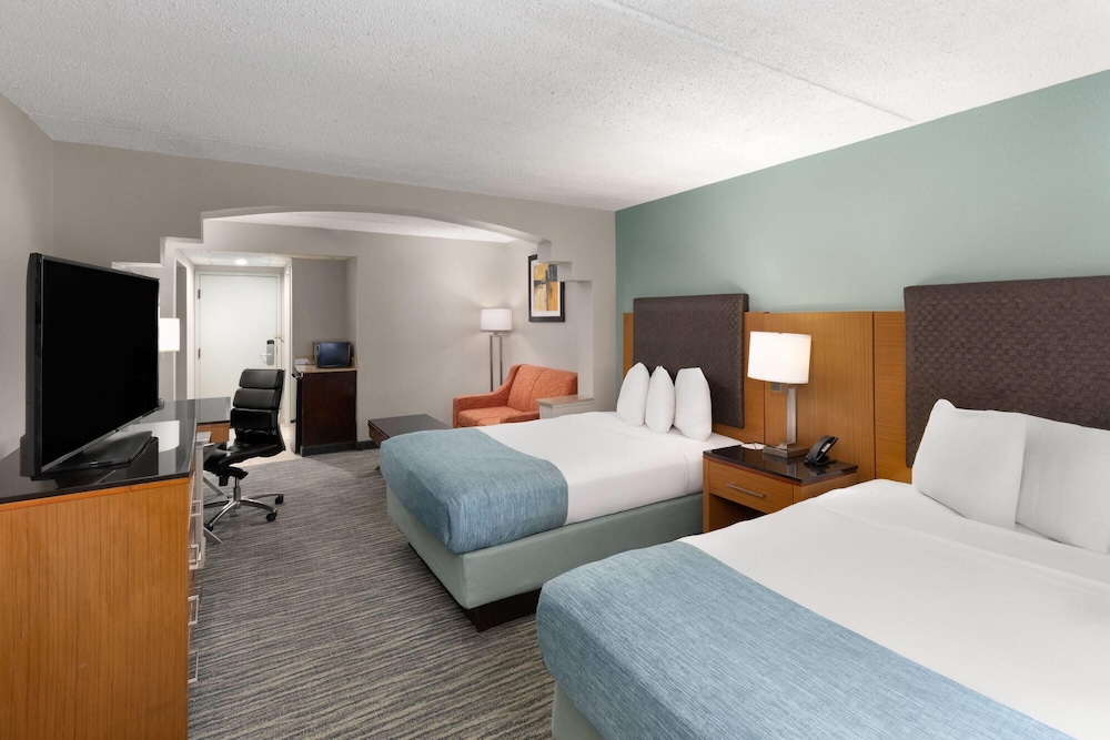 SUITE, 2 DOUBLE BEDS