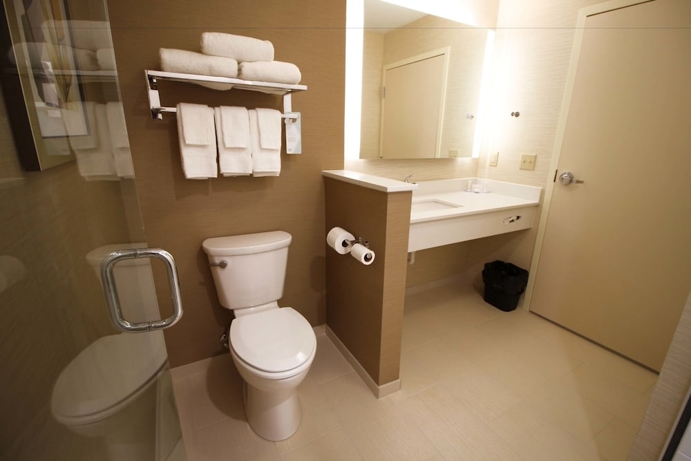 Fairfield Inn Suites London 12/35