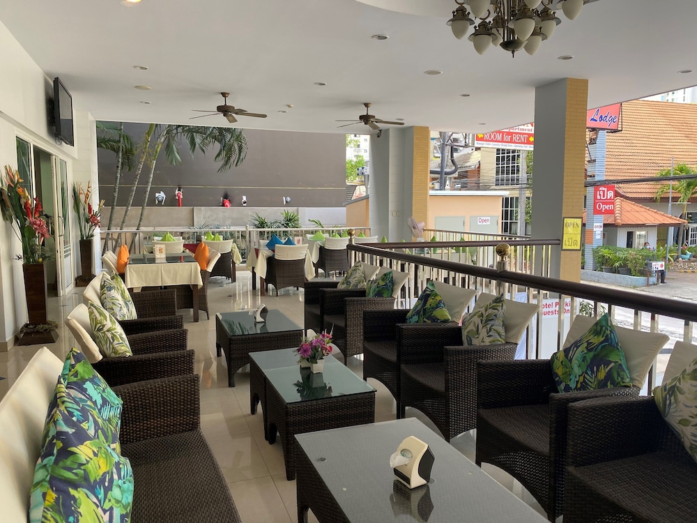Soi 2 inn Pattaya 10/12