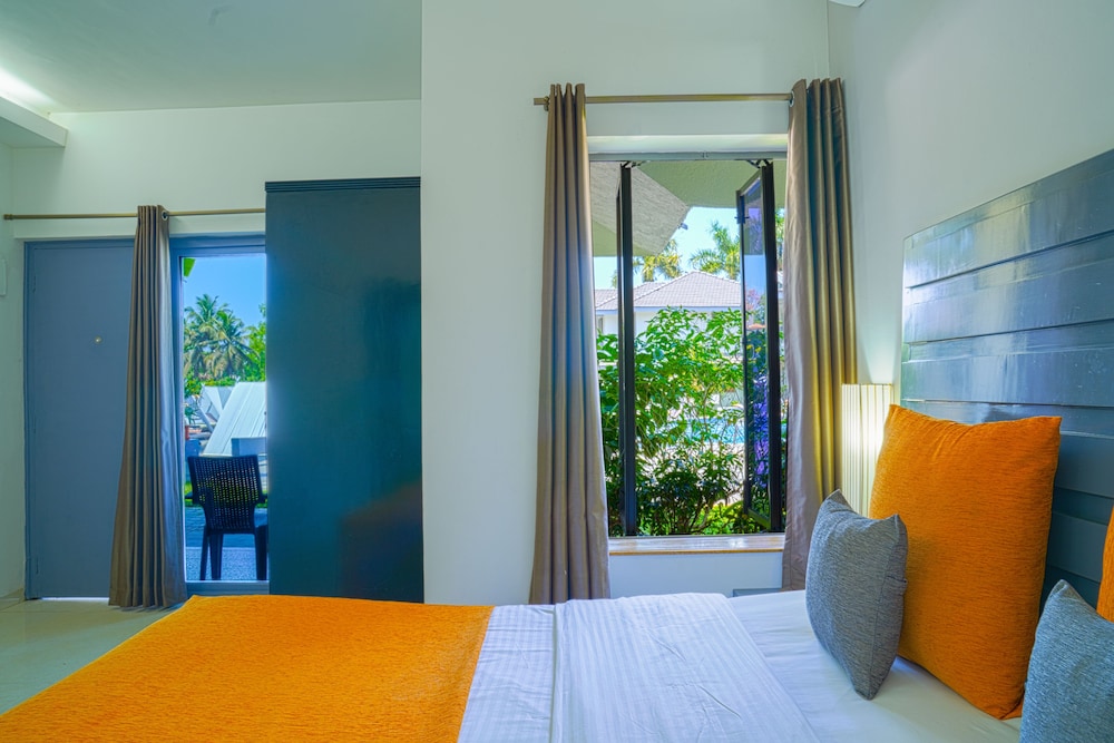 غرفة سوبيريور بإطلالة على المسبح، BAYWATCH RESORT 4/10