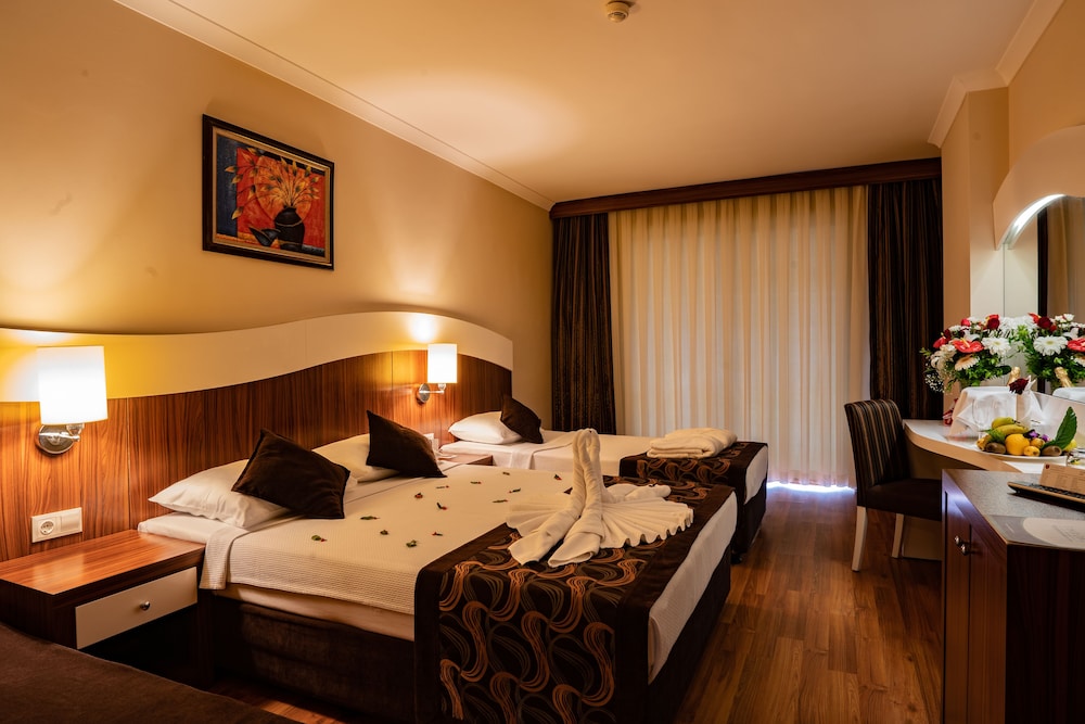 Throne Beach Resort and Spa 12/50