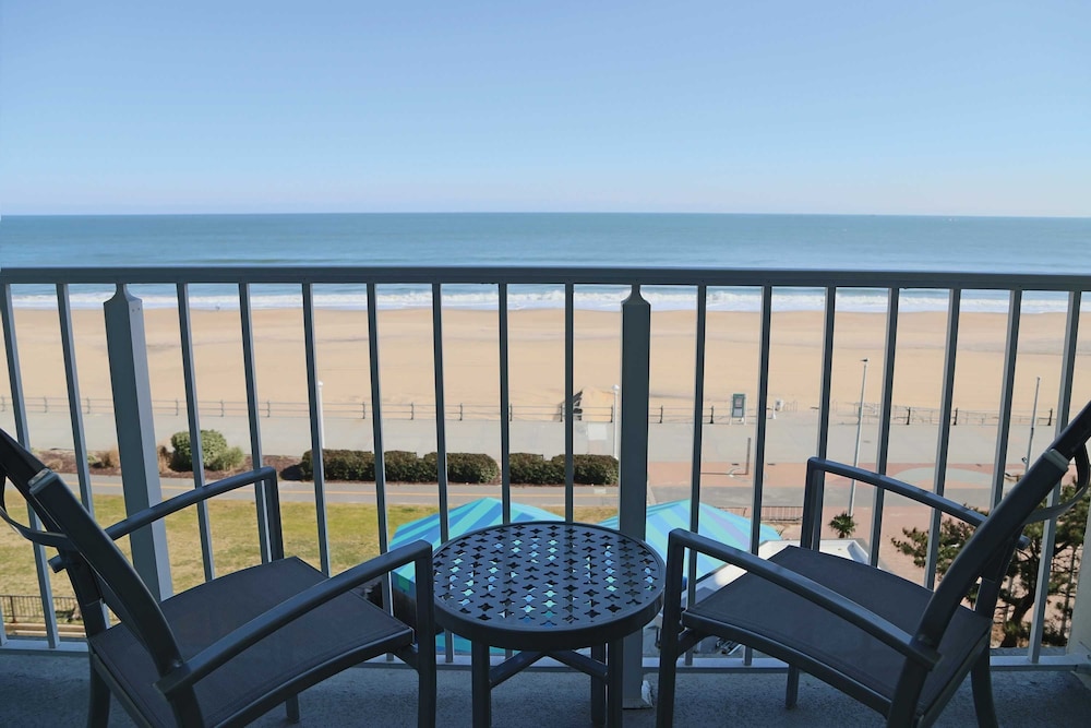 Surfbreak Oceanfront Hotel, Ascend Hotel Collection 37/61