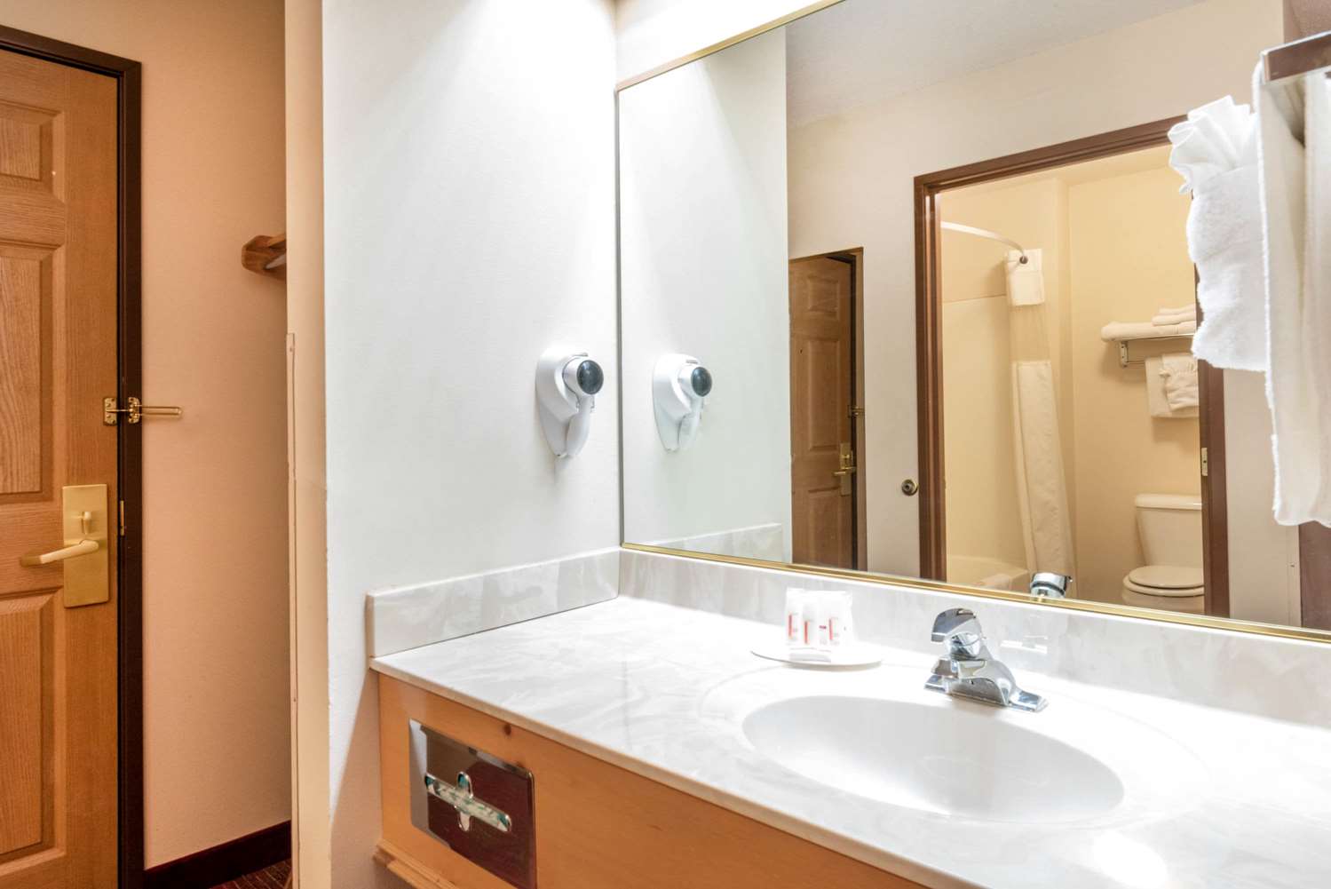 Summerset Hotel and Suites Rapid City West 17/20