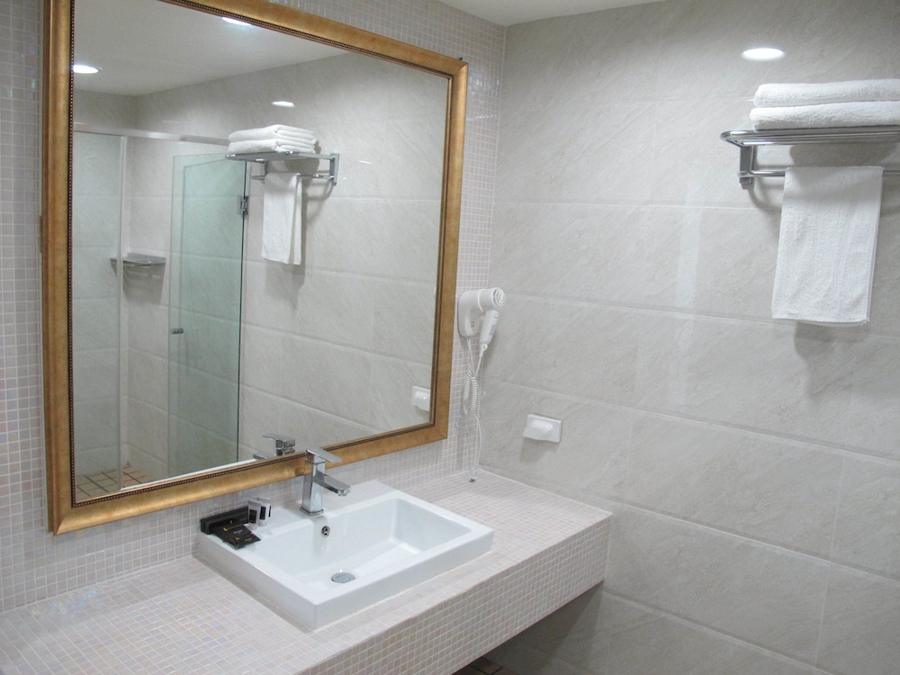 Townhouse Oak Vera Hotel Near Clark International Airport 51/57