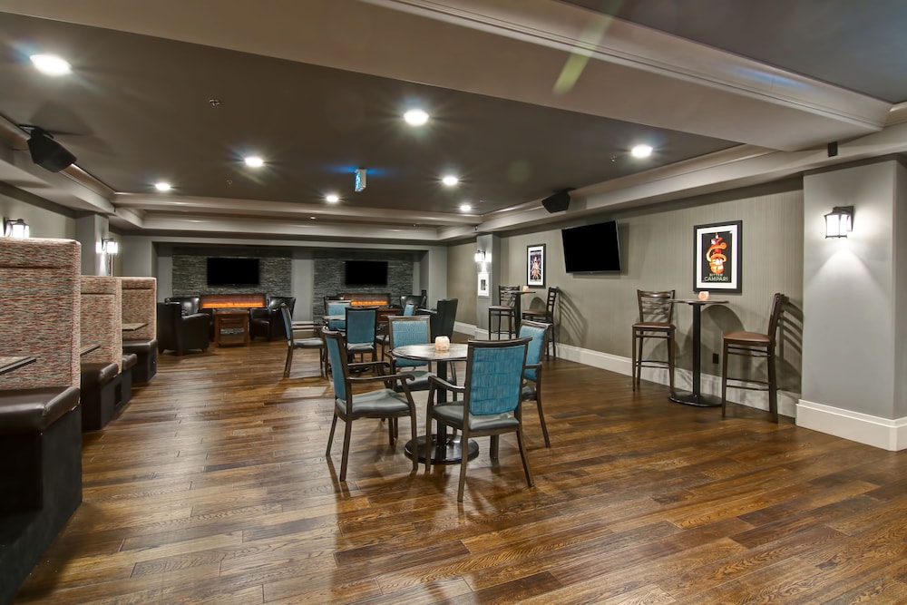 Chateau Nova Yellowknife 34/49