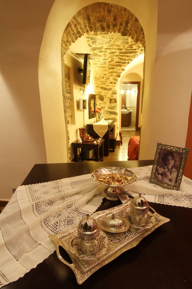 MEDIEVAL CASTLE SUITES TRADITIONAL 40/50