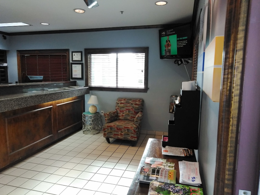 Studio 6 Extended Stay - Greensboro, NC - I-40 7/48