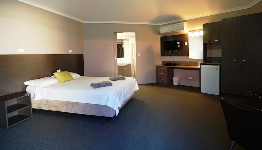 Bluestone Motor Inn 7/26
