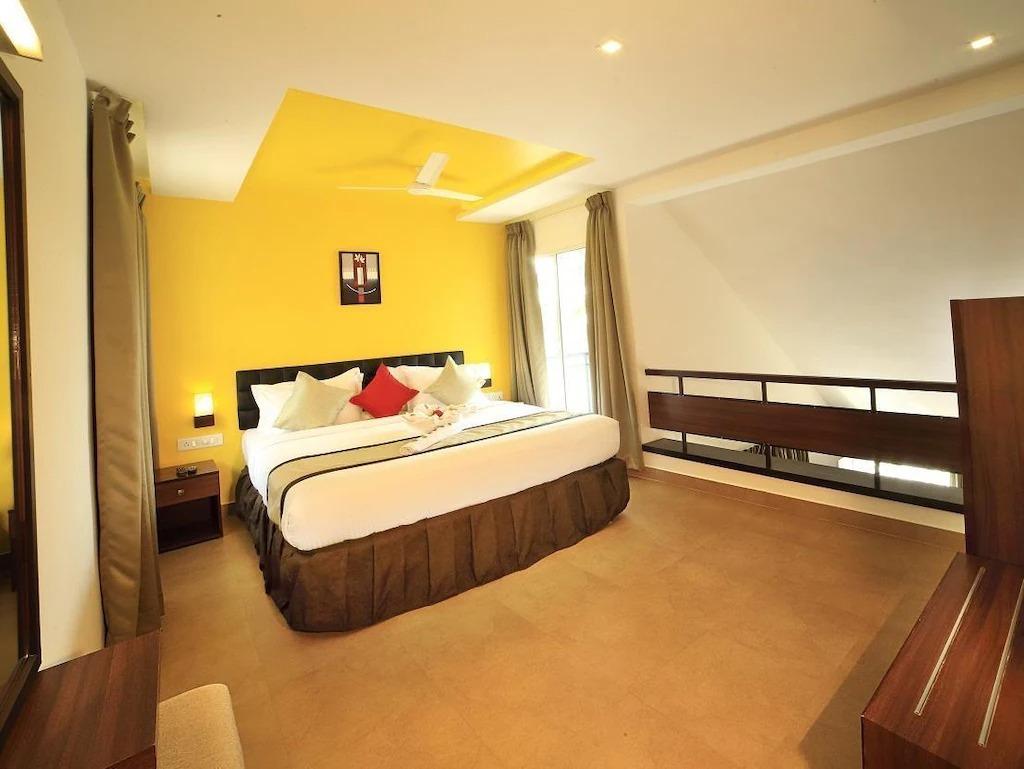 Room, King Bed, Valley View