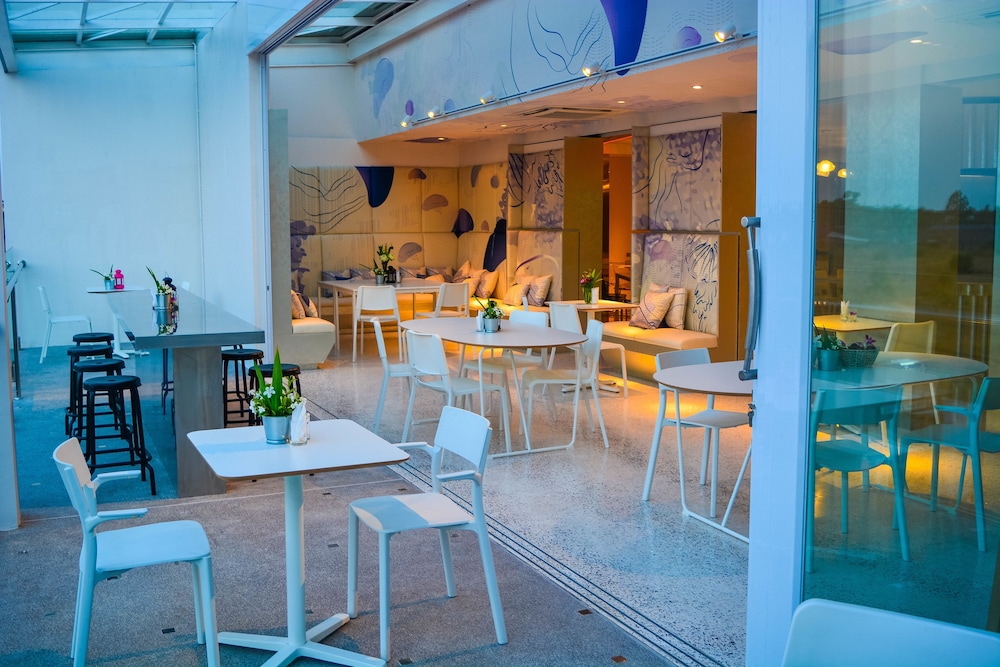 Comet Hotel Suratthani 24/26
