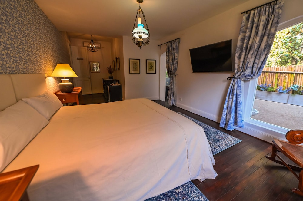 DELUXE, DOUBLE BED