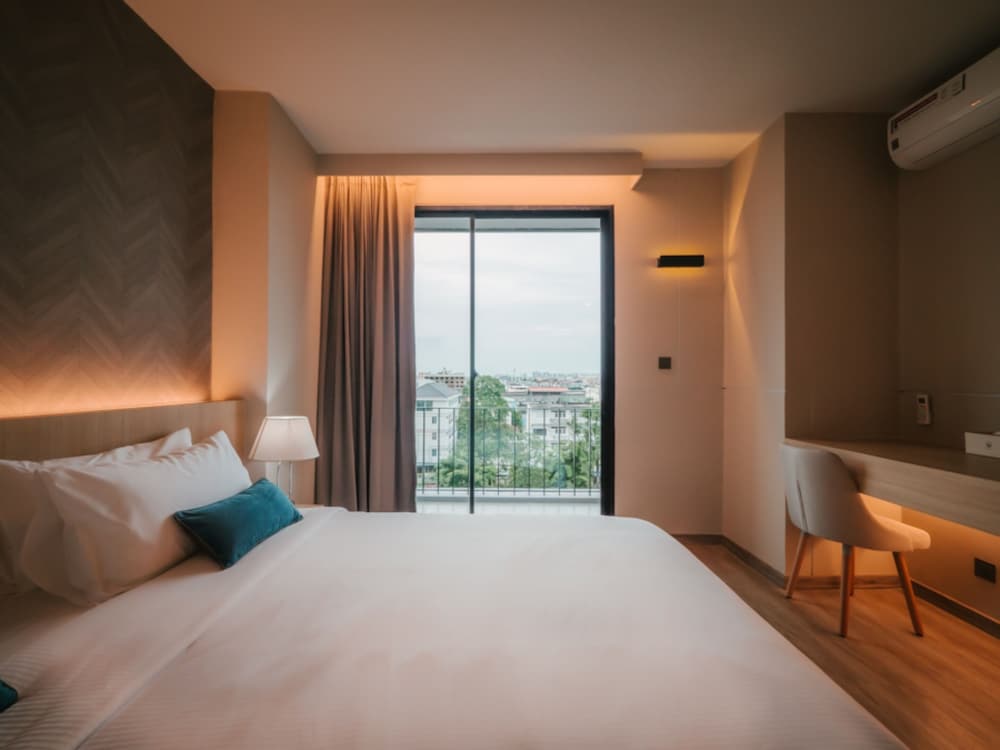 56 Hotel 15/50