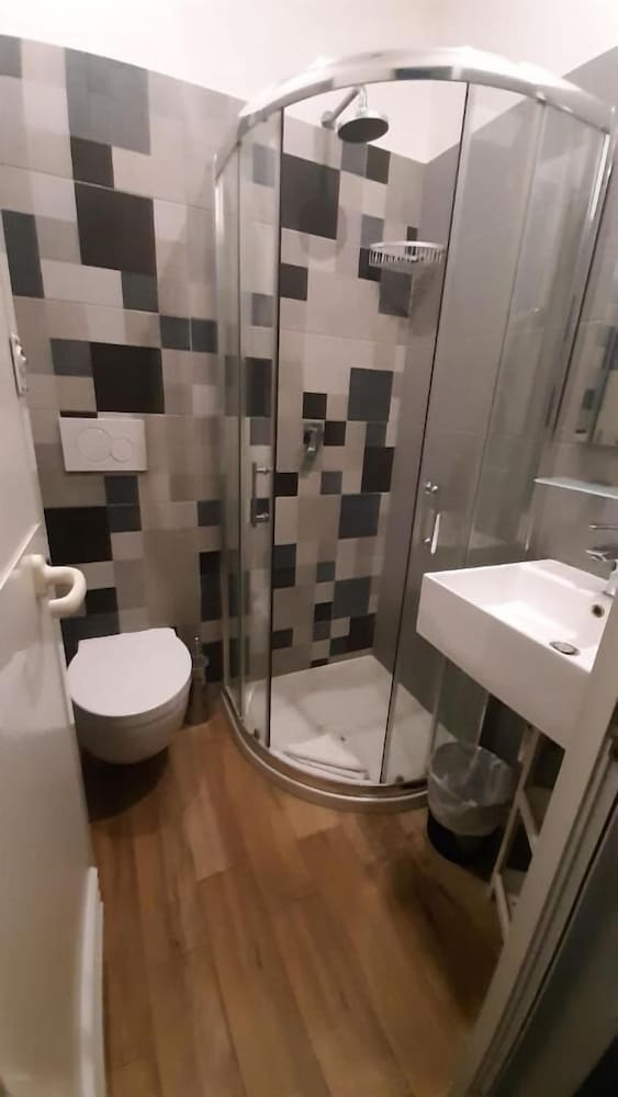 Youth Station Hostel 42/43