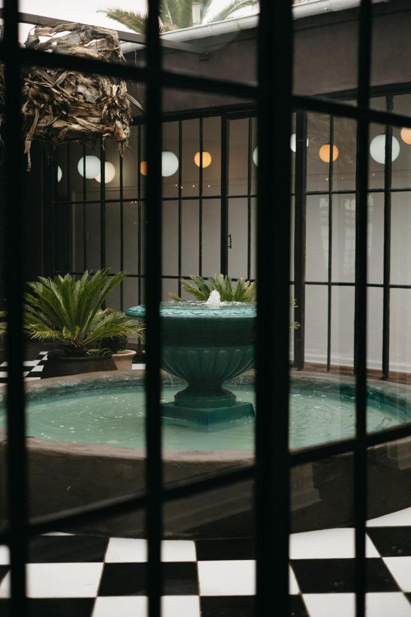 The Hanover Luxury Hotel 25/50