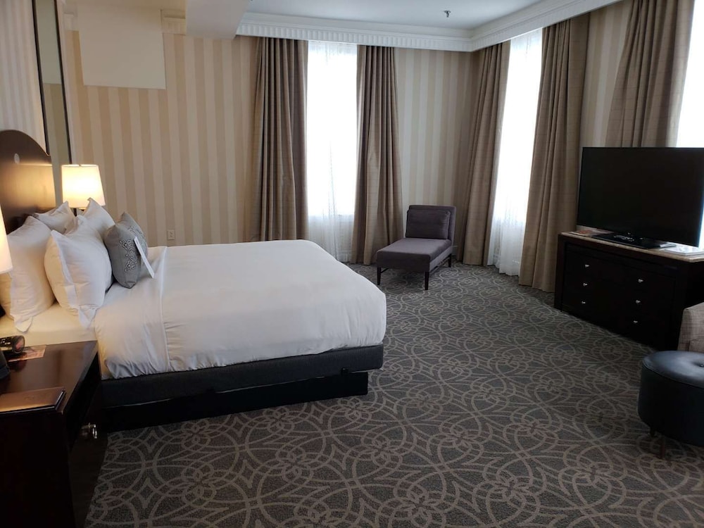 Cupola, Suite, King Bed, Mountain View, Sofa