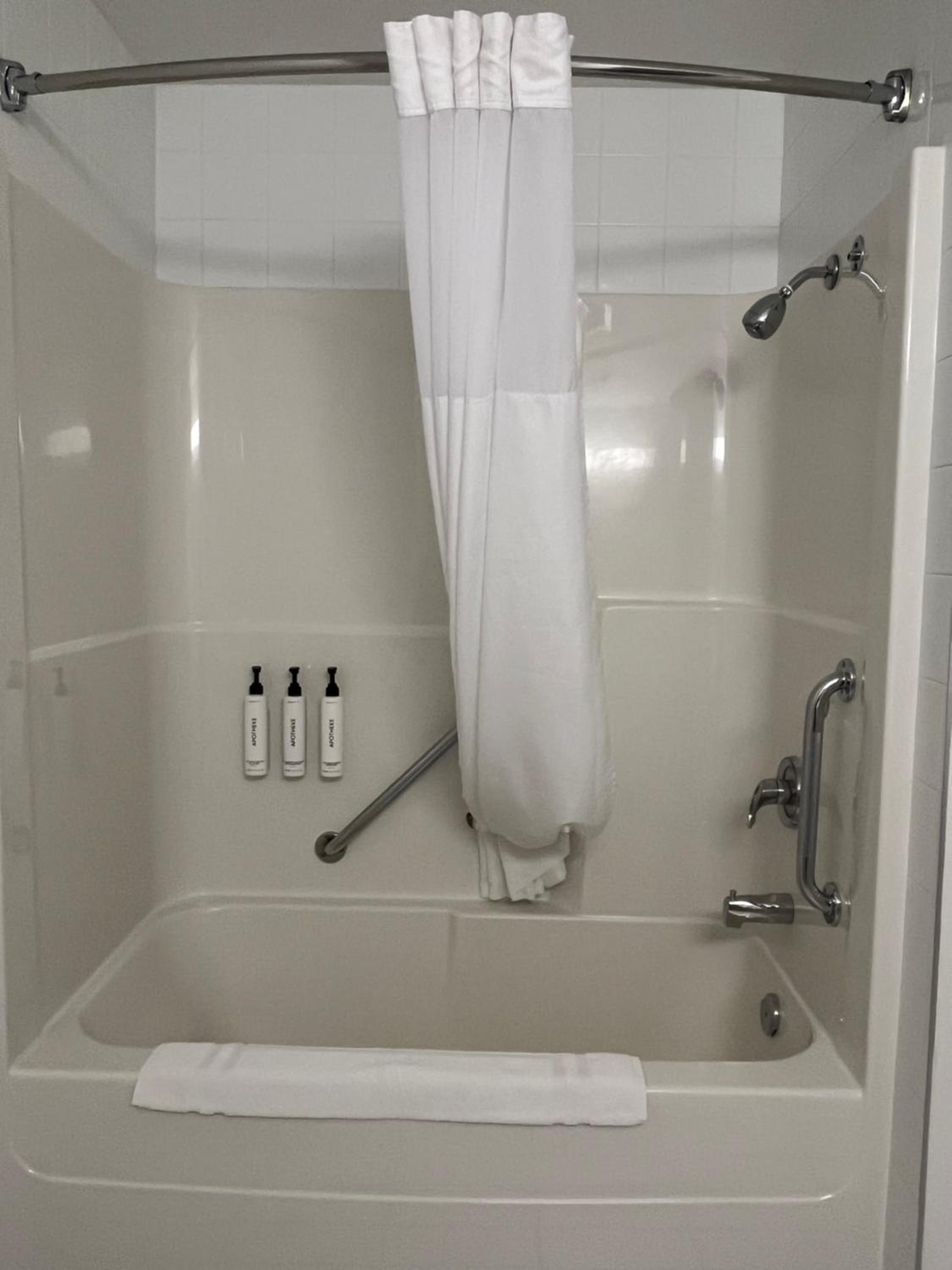 غرفة بسرير كينج لذوي الإعاقة، Four Points By Sheraton Prince George 7/7