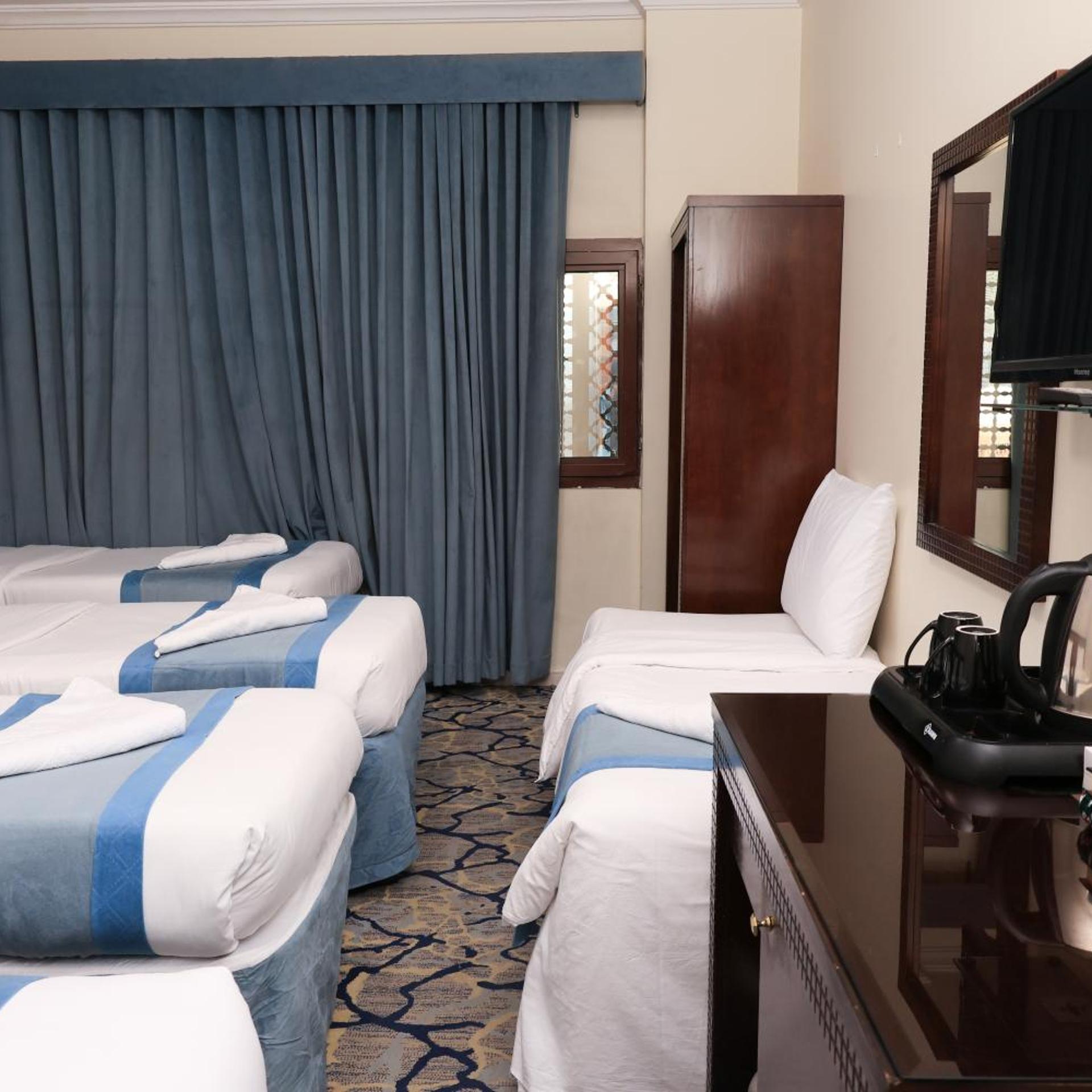 Anwar Al-Zahra Hotel 25/30