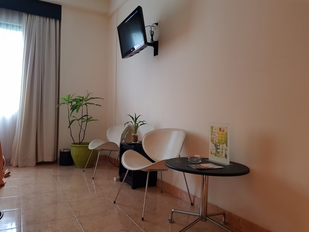 PrimeBiz Hotel Karawang 19/27